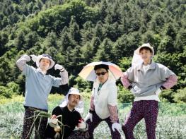 [SBS 산골총각 영웅] 도파민 예능 홍수 속, 무공해 힐링 예능 통했다! OTT 넷플릭스 예능 부문 1위 등극 기사 이미지