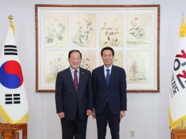 이병선 속초시장, 우상호 도지사와 지역 핵심 현안 해결 ‘맞손’ 기사 이미지