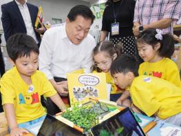 이재준 수원특례시장, ‘2026 북키즈콘’ 방문해 어린이들과 콘텐츠 체험 기사 이미지